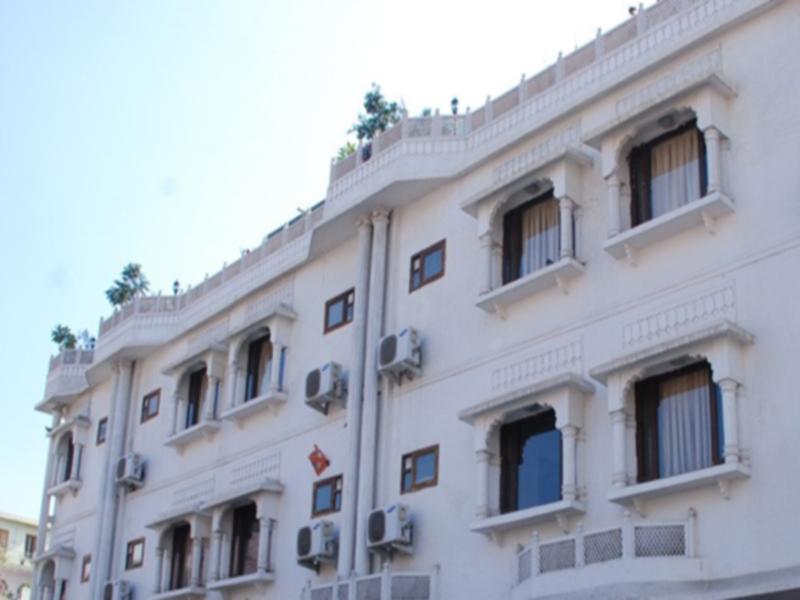 Hotel Amanda Crown Jaipur à Kukas Extérieur photo