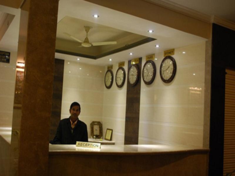 Hotel Amanda Crown Jaipur à Kukas Extérieur photo